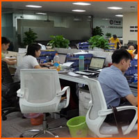 撰写部门的同事在加急处理客户的案件资料