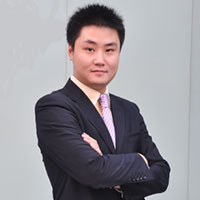 撰写部门的同事在加急处理客户的案件资料